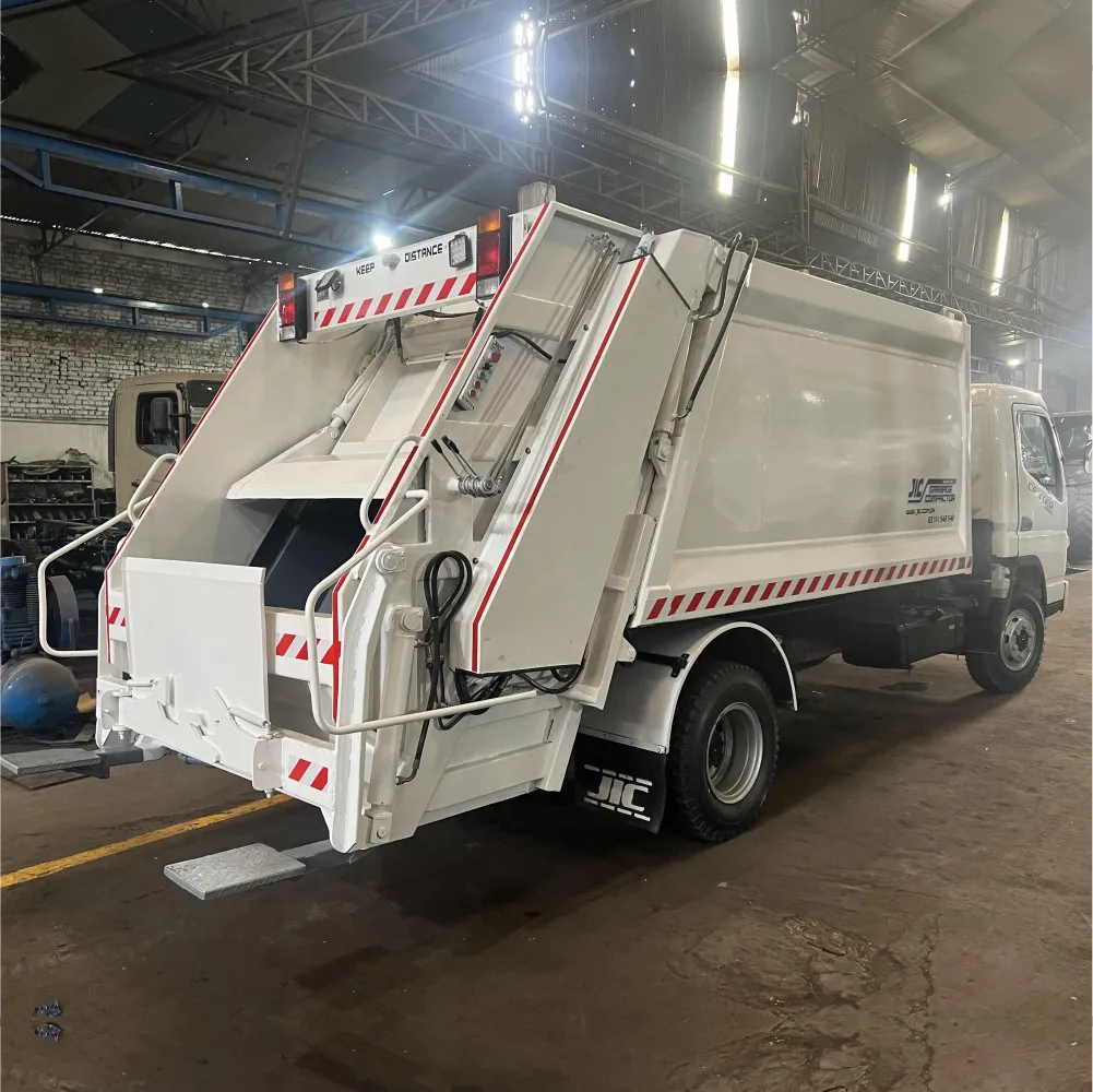Fuso Garbage Compactor Garbage Compactor Truck - Image 3