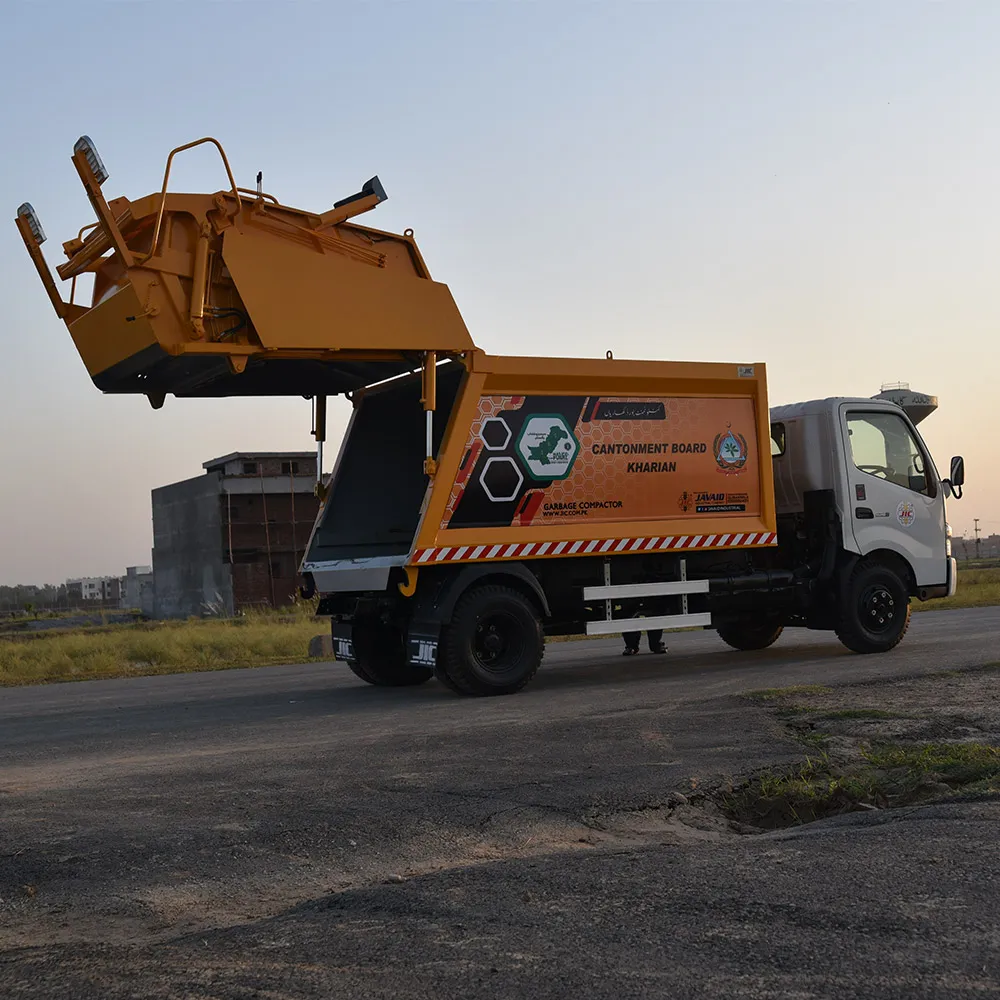 Tailgate-Garbage-Compactor Garbage Compactor Truck - Image 6