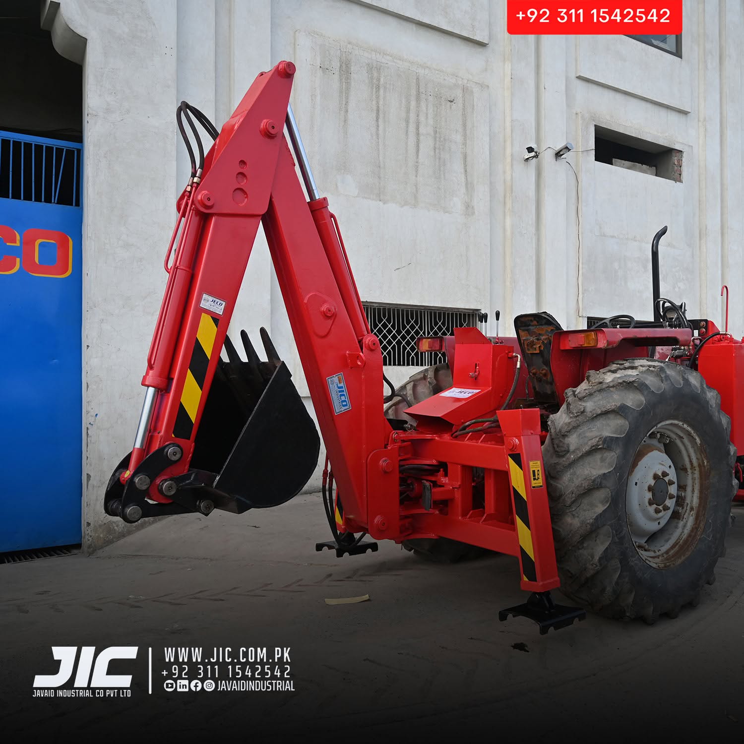 Big Bucket Tractor Loader